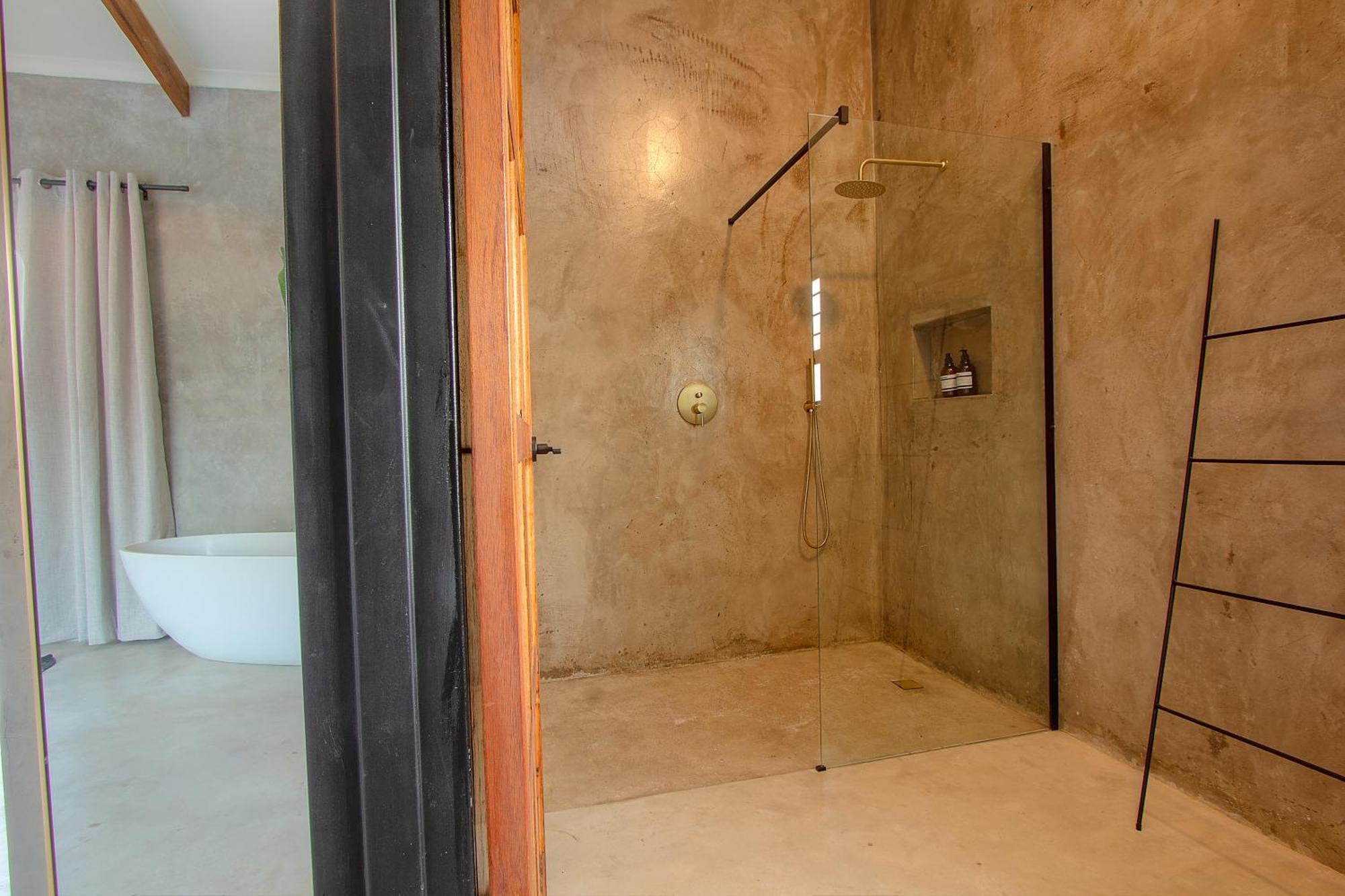 Pillows Luxury Safari Villa, Wood-fired Hottub, Giraffe-feeding-tower, Large Private Pool Villa