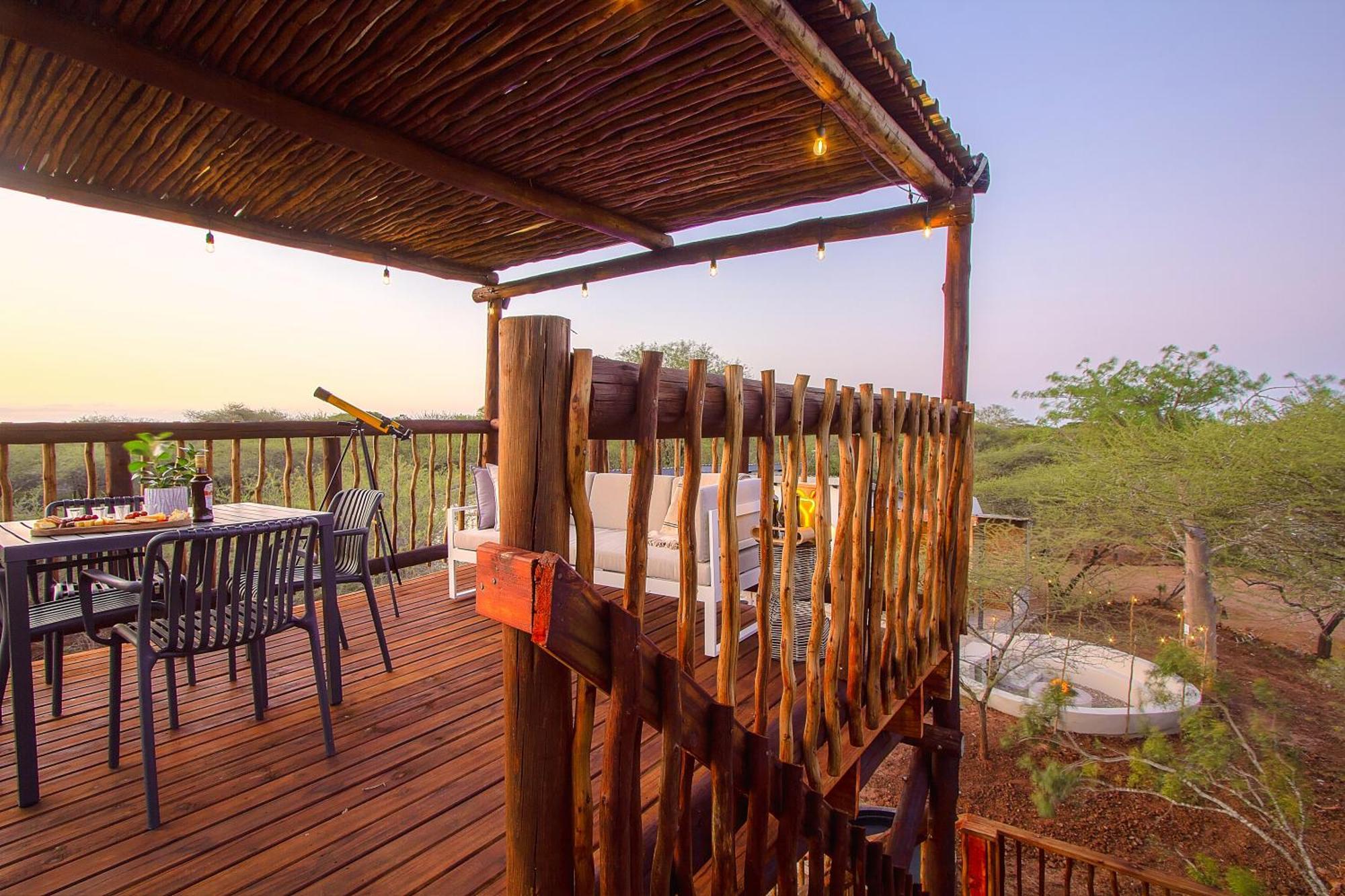 Villa Pillows Luxury Safari Villa, Wood-fired Hottub, Giraffe-feeding-tower, Large Private Pool *