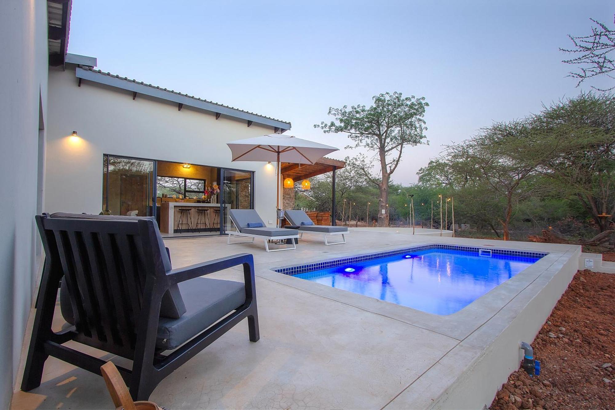 Pillows Luxury Safari Villa, Wood-fired Hottub, Giraffe-feeding-tower, Large Private Pool *